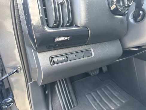 Used 2022 Nissan Pathfinder S FWD image 20