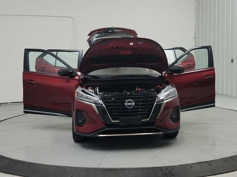 Used 2023 Nissan Kicks SR w/ SR Premium Package FWD image 10