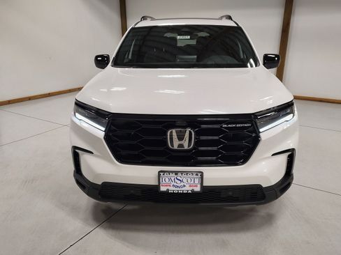 New 2025 Honda Pilot Black Edition image 3