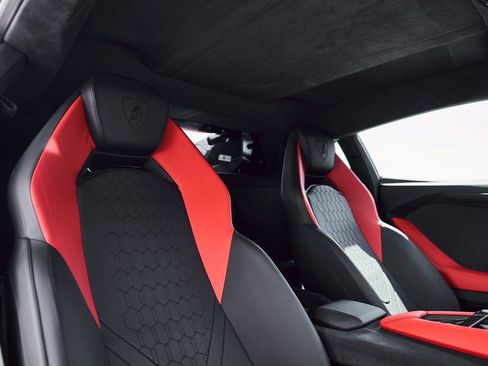 Used 2025 Lamborghini Revuelto image 46