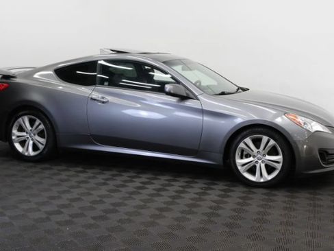 Used 2011 Hyundai Genesis 2.0T RWD image 4