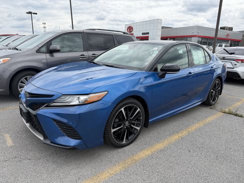 Certified 2019 Toyota Camry XSE FWD image 4