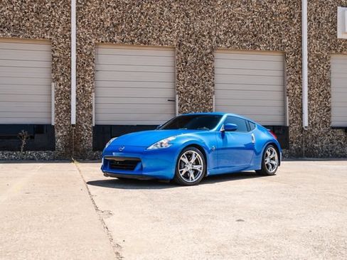 Used 2010 Nissan 370Z Touring w/ Sport Pkg RWD image 34