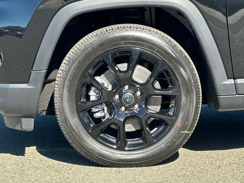 New 2026 Jeep Compass Latitude image 25