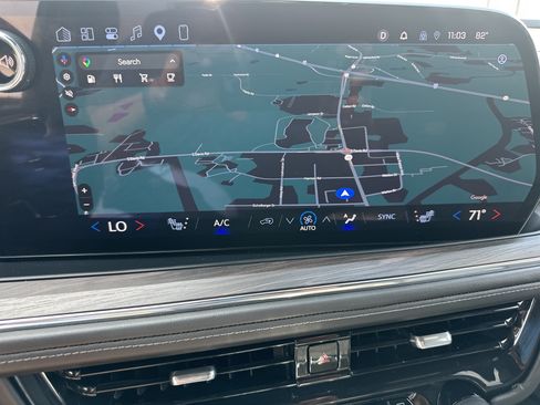 Certified 2025 Chevrolet Suburban LT RWD image 30