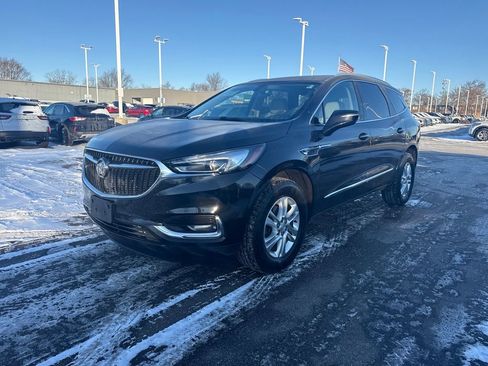 Used 2020 Buick Enclave Essence image 2