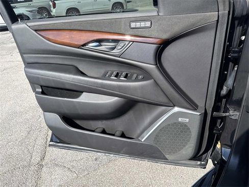Used 2020 Cadillac Escalade Luxury image 8