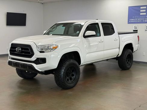 Used 2021 Toyota Tacoma SR AWD/4WD image 4