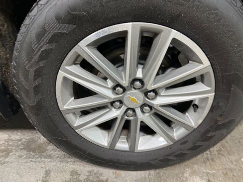 Used 2023 Chevrolet Traverse LT image 38