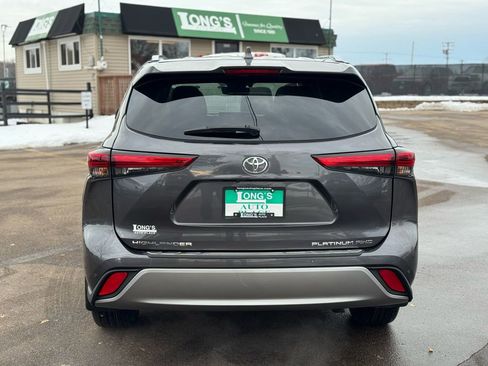 Used 2022 Toyota Highlander Limited image 7