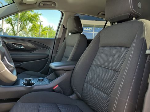 Used 2023 GMC Terrain SLE w/ Driver Convenience Package FWD image 12