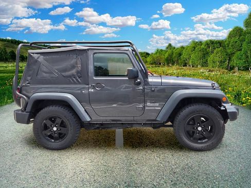 Used 2018 Jeep Wrangler Sport AWD/4WD image 7