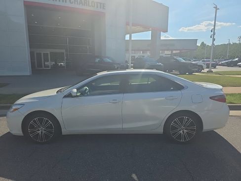 Used 2016 Toyota Camry SE FWD image 3