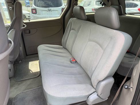 Used 2002 Dodge Caravan SE FWD image 13