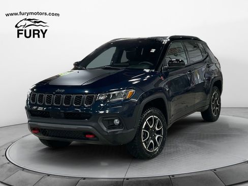 Used 2024 Jeep Compass Trailhawk w/ Trailhawk Convenience Group AWD/4WD image 7