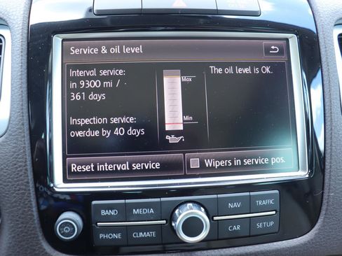 Used 2013 Volkswagen Touareg TDI AWD/4WD image 35