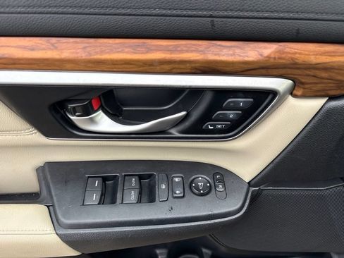 Used 2019 Honda CR-V Touring image 18