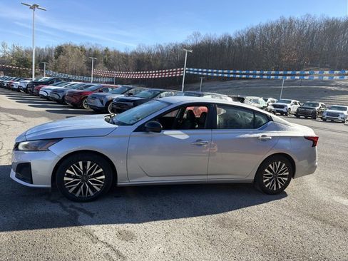 Used 2025 Nissan Altima 2.5 SV image 8