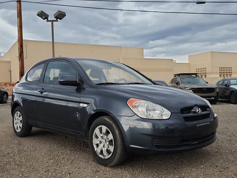 Used 2010 Hyundai Accent GS image 3