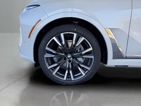 Used 2026 BMW X7 xDrive40i w/ Premium Package AWD/4WD image 11