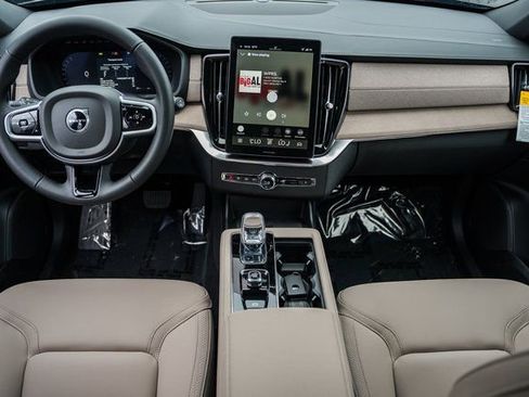 New 2026 Volvo XC90 B6 Plus w/ Protection Package Premier image 20