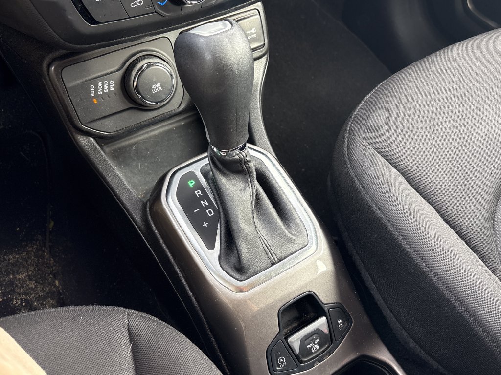 Used 2022 Jeep Renegade Sport AWD/4WD image 6