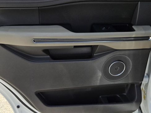 Used 2020 Ford Expedition XLT w/ Equipment Group 201A RWD image 11