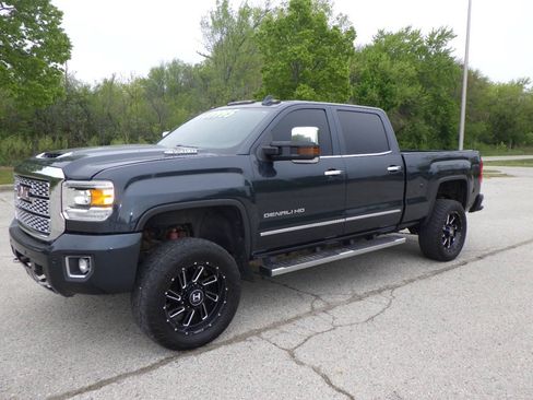 Used 2019 GMC Sierra 3500 Denali w/ Duramax Plus Package AWD/4WD image 1