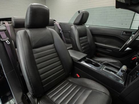 Used 2005 Ford Mustang GT RWD image 26
