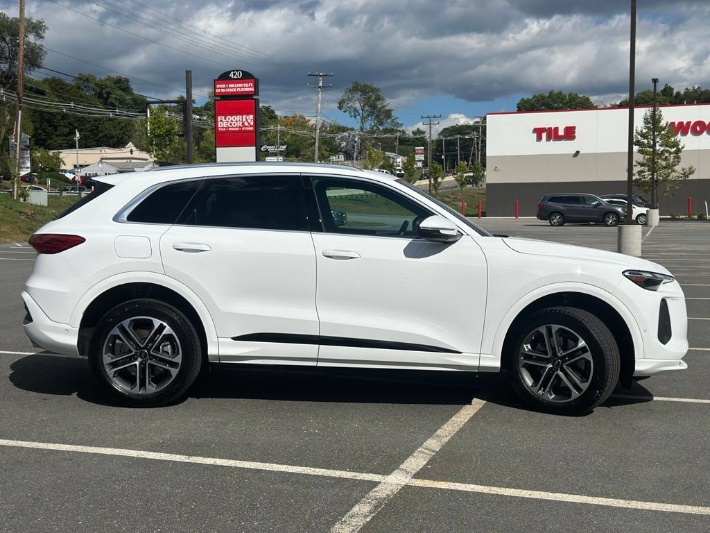 Used 2025 Audi Q5 Premium w/ Convenience Package AWD/4WD image 8