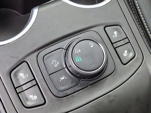 Used 2022 GMC Terrain SLT w/ Infotainment Package II AWD/4WD image 25