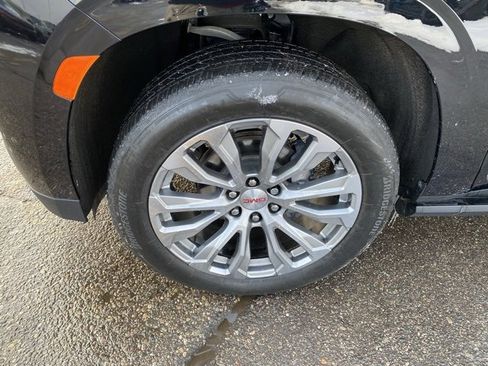 Used 2021 GMC Yukon Denali w/ Denali Premium Package image 13