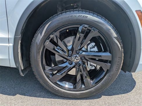 Used 2024 Volkswagen Tiguan SE R-Line image 11