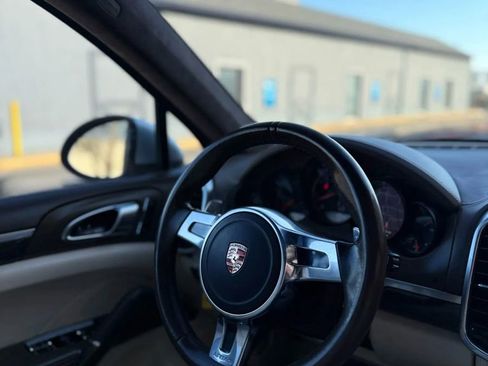Used 2012 Porsche Cayenne Turbo image 27