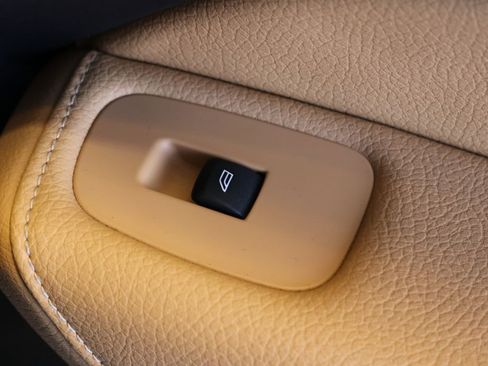 Used 2018 Volvo XC60 T6 Momentum w/ Vision Package image 33