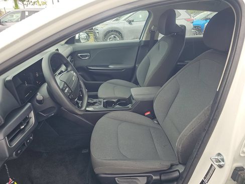 Used 2025 Kia K4 FWD image 3