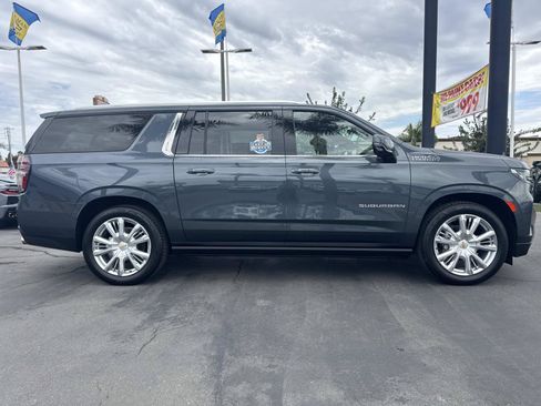 Used 2021 Chevrolet Suburban High Country RWD image 4