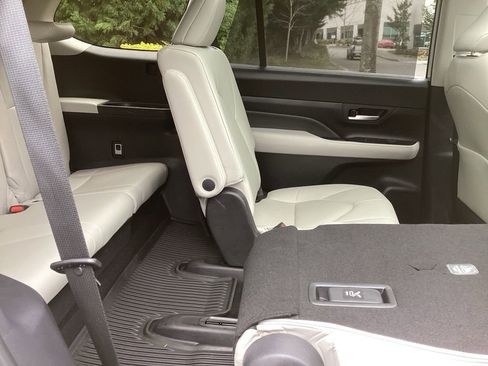 Used 2025 Toyota Grand Highlander XLE image 5