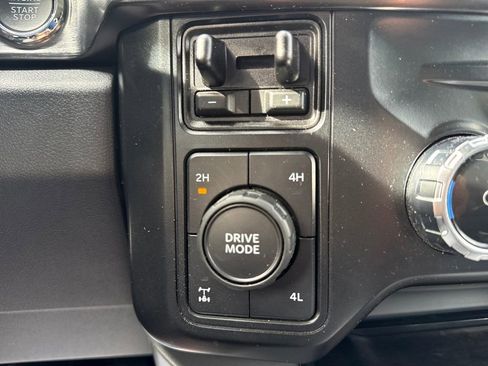 Used 2024 Ford F350 Lariat w/ Lariat Ultimate Package image 32