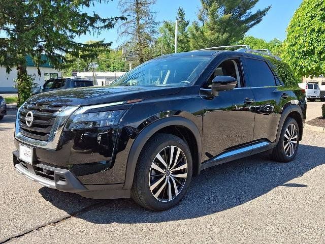 Certified 2025 Nissan Pathfinder Platinum w/ Cargo Package AWD/4WD image 4