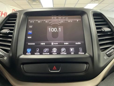 Used 2016 Jeep Cherokee Latitude w/ Comfort/Convenience Group AWD/4WD image 27