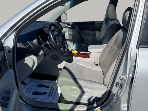 Used 2013 Toyota Highlander Limited image 13