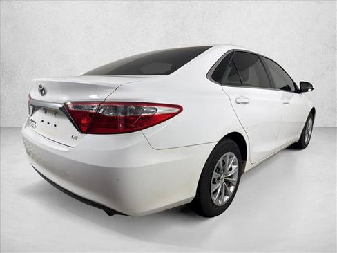 Used 2017 Toyota Camry LE FWD image 3