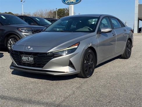 Used 2023 Hyundai Elantra SEL image 7