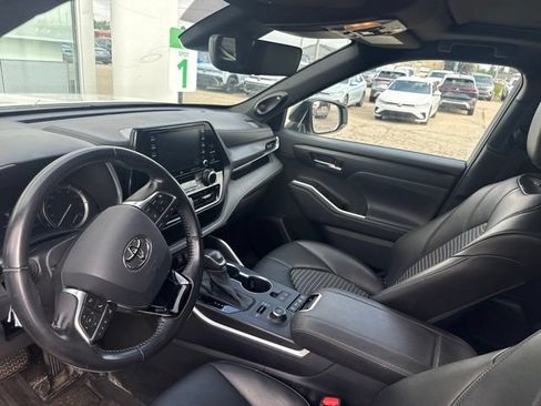 Used 2021 Toyota Highlander XSE AWD/4WD image 12