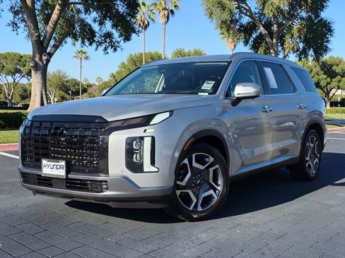 Used 2023 Hyundai Palisade Limited image 2