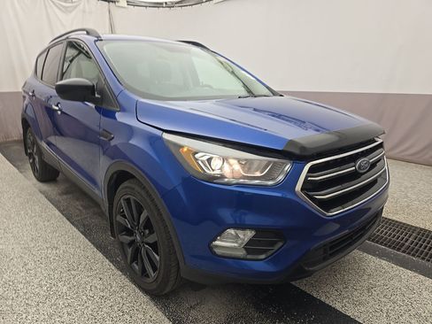 Used 2018 Ford Escape SE w/ SE Sport Appearance Package AWD/4WD image 2