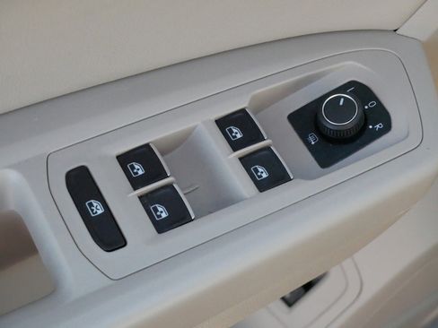 Used 2019 Volkswagen Atlas SE w/ Panoramic Sunroof Package image 19