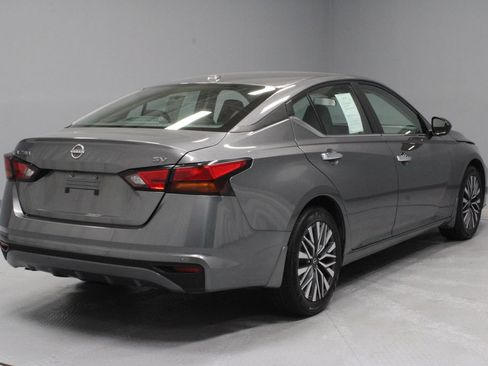 Certified 2024 Nissan Altima 2.5 SV FWD image 10