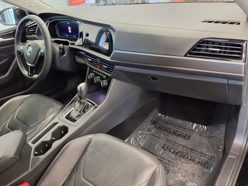 Used 2021 Volkswagen Jetta SEL Premium image 9